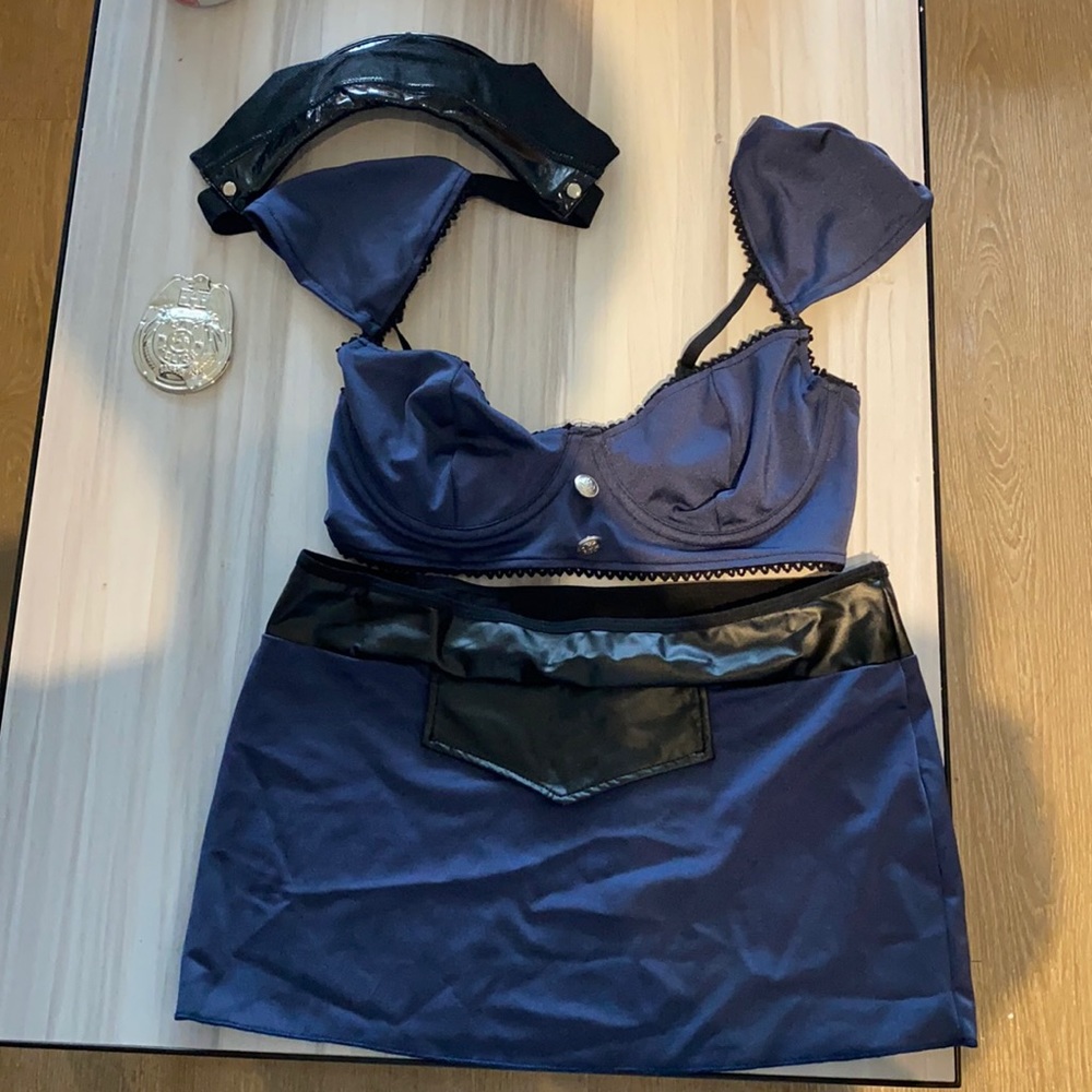 women’s cop costume